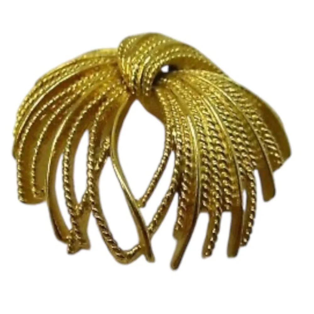 Vintage Monet Mirador
Brooch Gold Tone Starburst size 2" X 2" - Picture 5 of 17